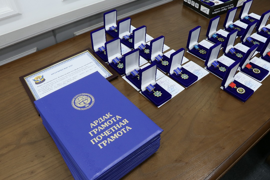 Эсептөө палатасында майрамдык маанай: кесипкөйлүк, биримдик жана командалык дух